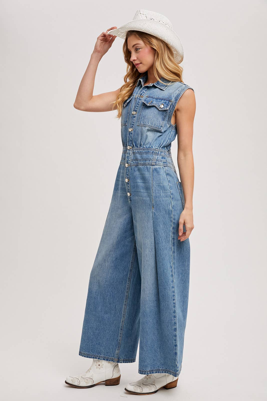 DENIM SLEEVELESS SHIRT JUMPSUIT: MED.WASH